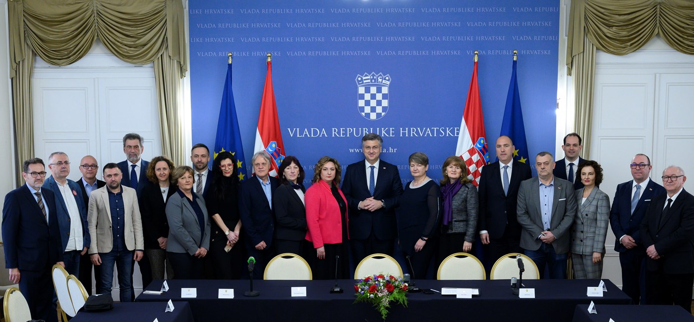 Potpisivanjem kolektivnih ugovora za zaposlenike u državnoj i javnim službama zaokružen proces velike reforme plaća